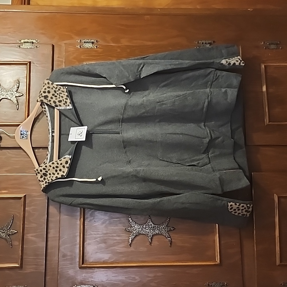 BNWT Ampersand Ave half zip with leopard print sz XXXL